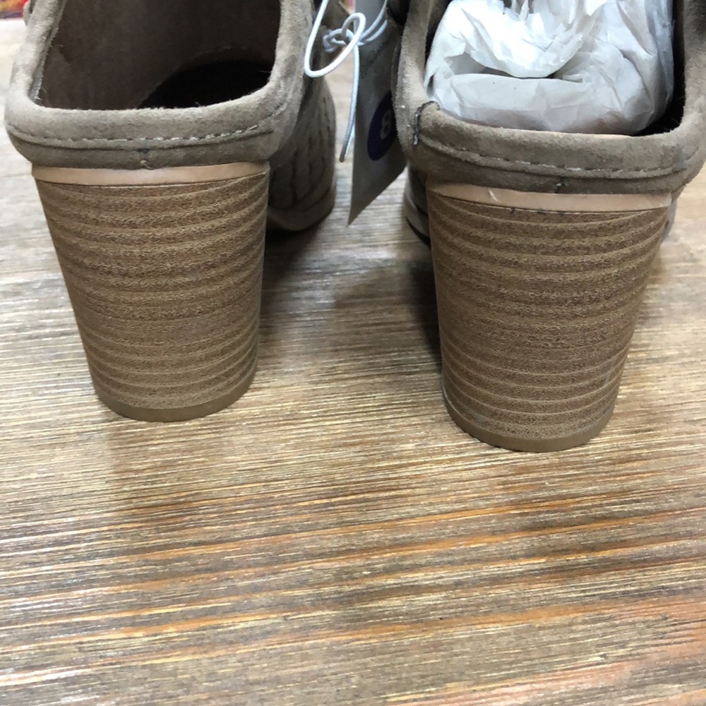 Universal Thread Size 8 “ Heel Nwt Color Taupe/Ol… - image 8